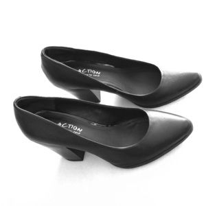 Kenneth Cole Reaction black heels